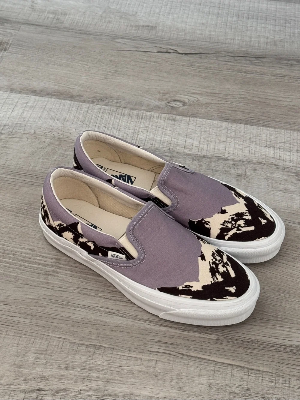 Vans Kith x Vault  slip-on sneaker Sneakers in Lavender and Black mountain range